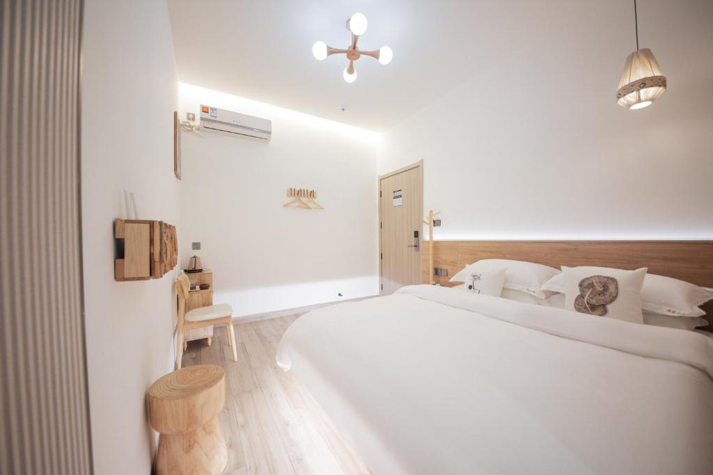 Postel nebo postele na pokoji v ubytování Meizhou Island Lijia Xiaoyuan B&B