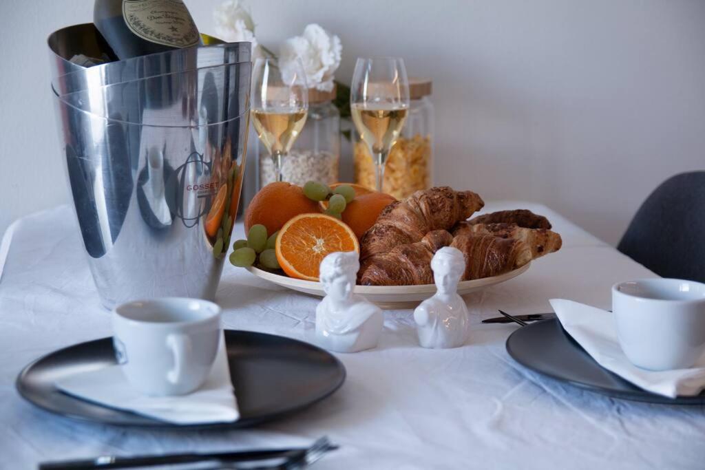 Galería fotográfica de Elegant Penthouse Loft - Near the Airport en Vantaa