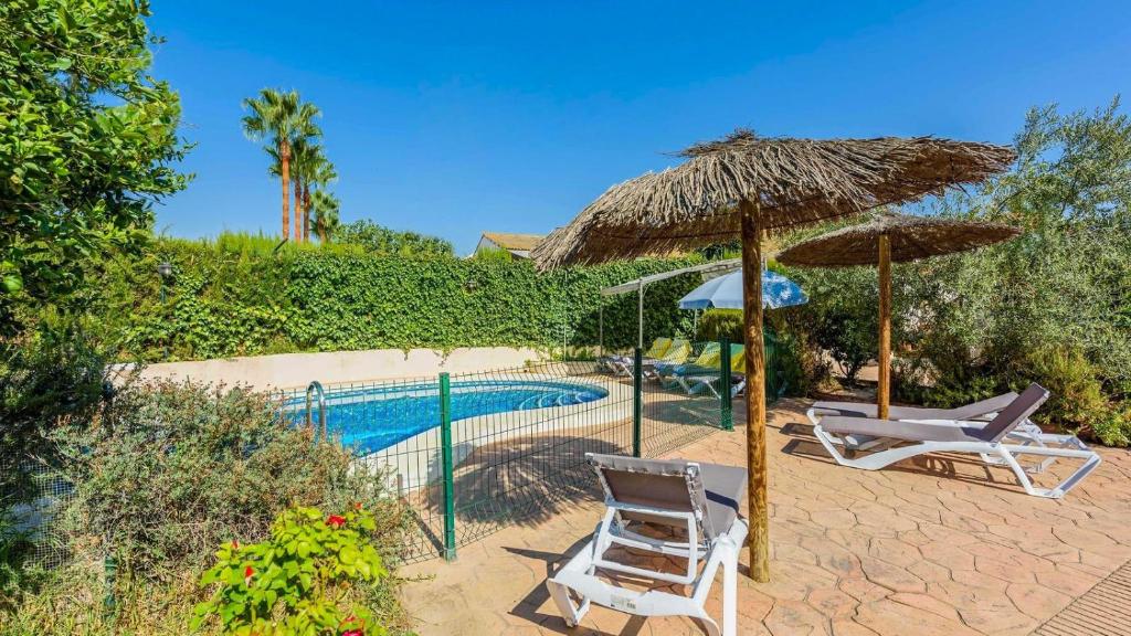Bazén v ubytovaní Casa La Palmera Villanueva de la Concepcion by Ruralidays alebo v jeho blízkosti