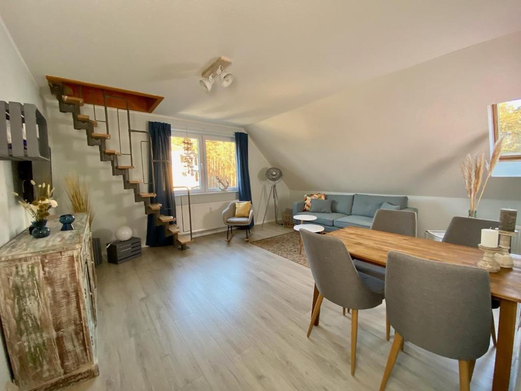 Posezení v ubytování discovAIR Graal Müritz- Apartment Johanna- Strandnah mit Netflix