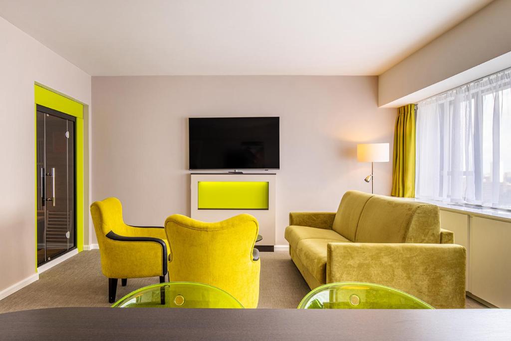 TV a/nebo společenská místnost v ubytování Thon Hotel Brussels City Centre