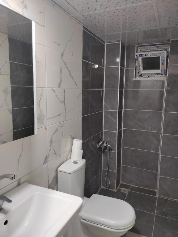 A bathroom at Garden Prizma Rooms&Aparts