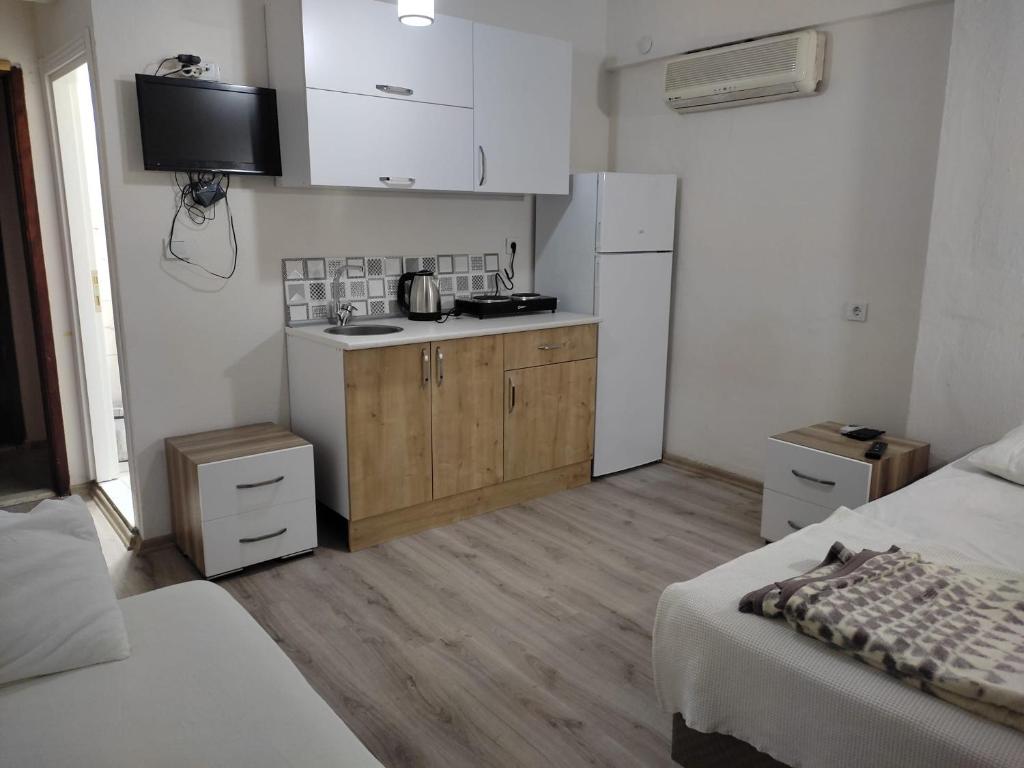 A kitchen or kitchenette at Garden Prizma Rooms&Aparts