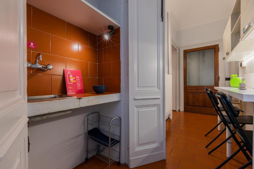 Kuchyňa alebo kuchynka v ubytovaní Spazioso appartamento nei pressi del Po by Wonderful Italy