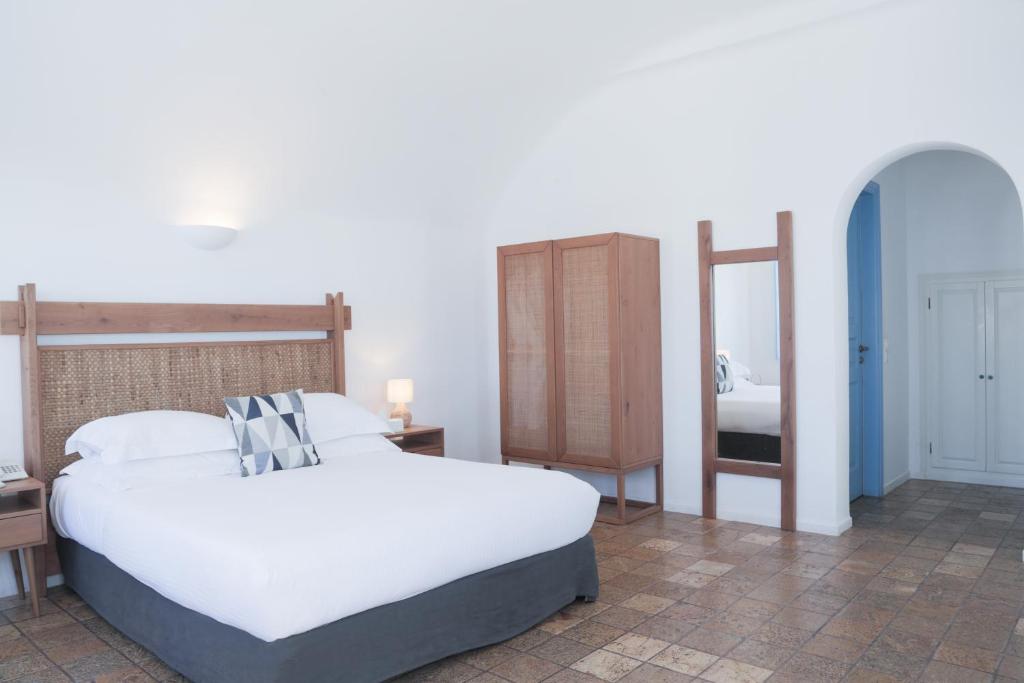 Pantelia Suites - 11