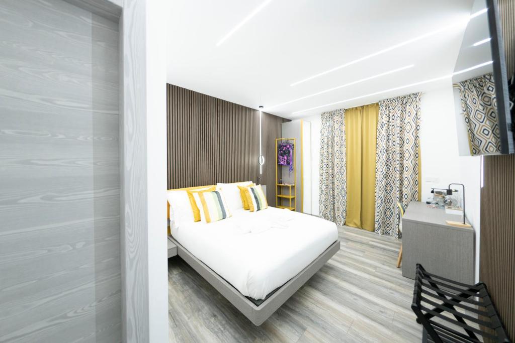 Postel nebo postele na pokoji v ubytování New Luxury Rooms