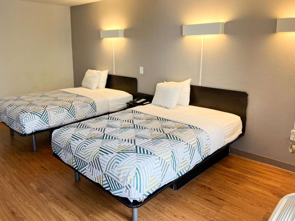Motel 6-Newnan, GA - Deluxe Viervoudige Kamer - Niet -roken