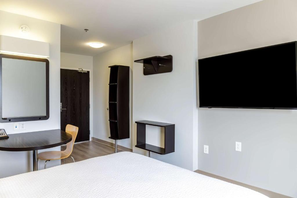 
Queen Room - Non-Smoking
