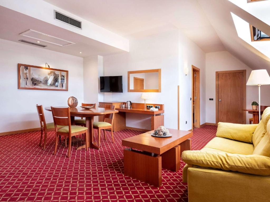 TV a/nebo společenská místnost v ubytování Hotel Zentral León