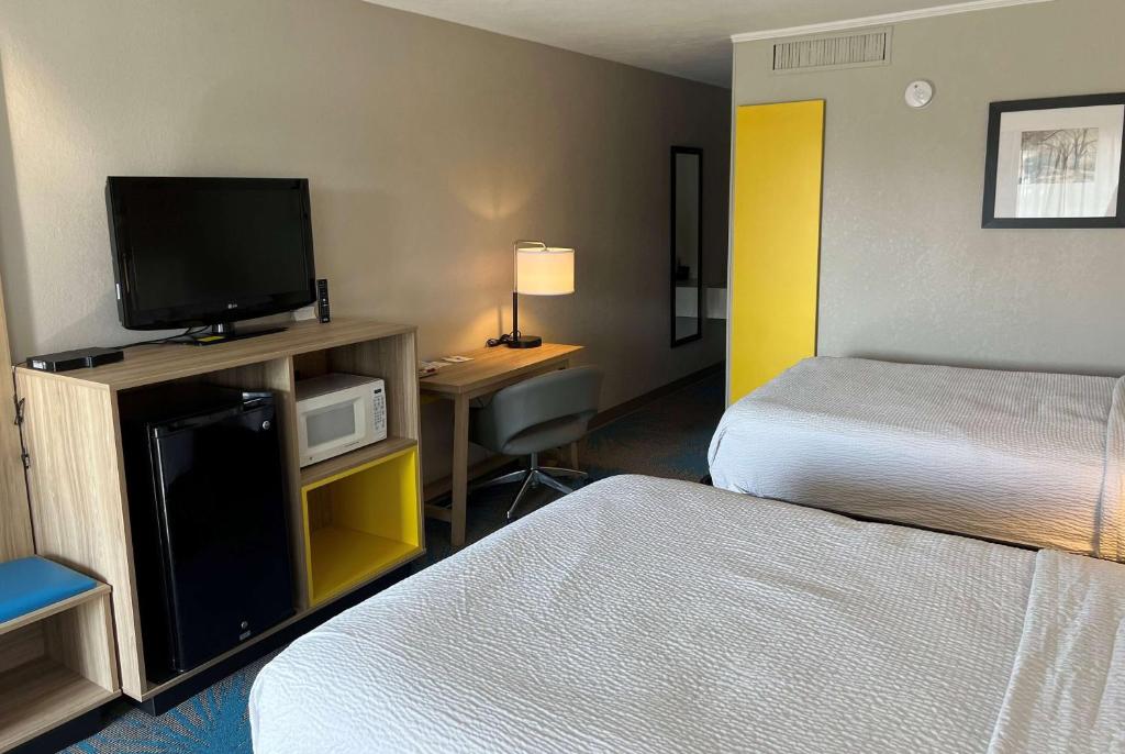 Days Inn by Wyndham Hays - Camera Queen Con 2 Letti Queen-Size - Non Fumatori