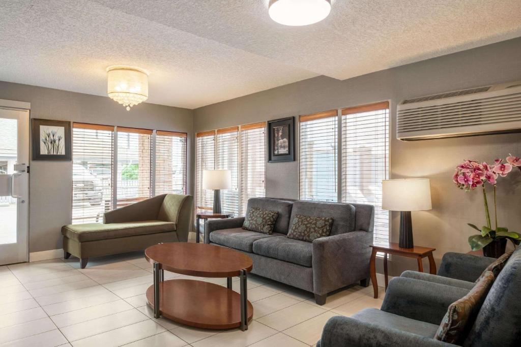 Travelodge by Wyndham Calgary South - Resim 12