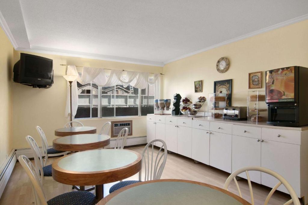 Travelodge by Wyndham Calgary South - Resim 19