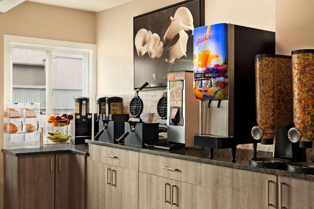 Travelodge by Wyndham Calgary South - Resim 21