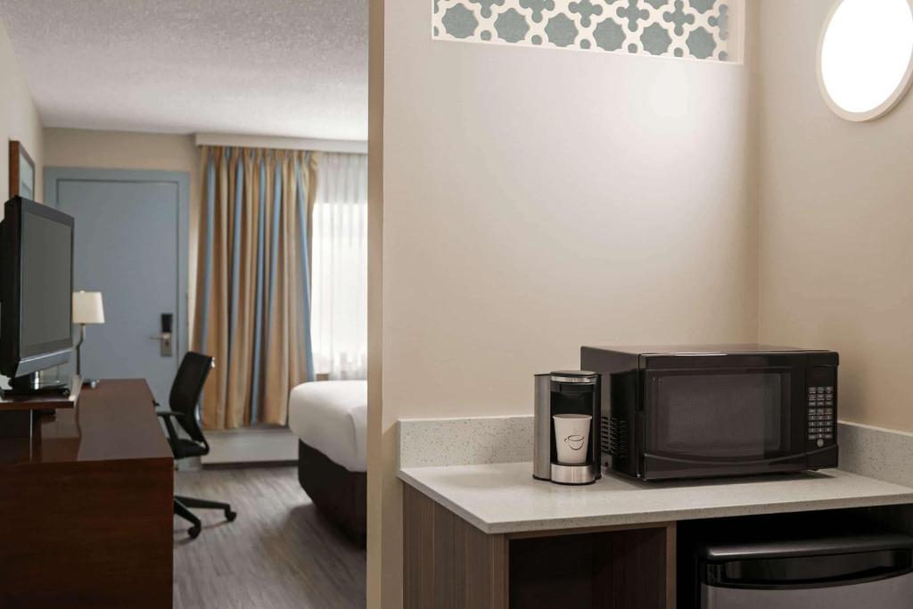 Travelodge by Wyndham Calgary South - Resim 32