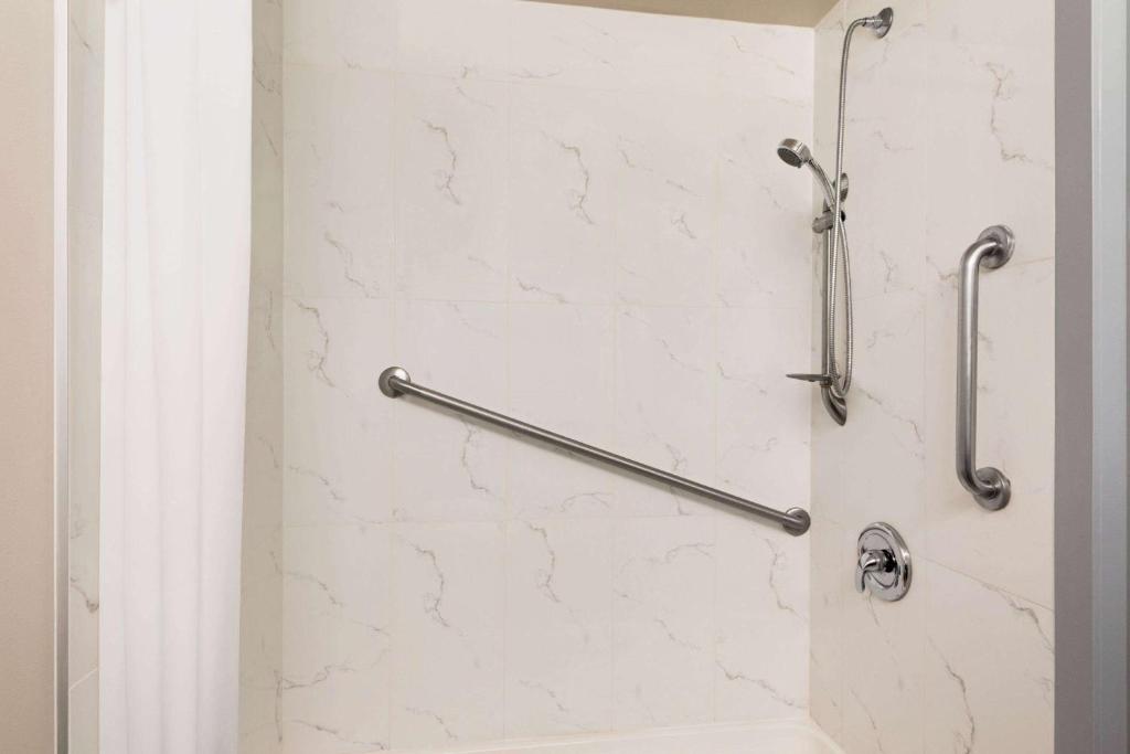 Travelodge by Wyndham Calgary South - Resim 37