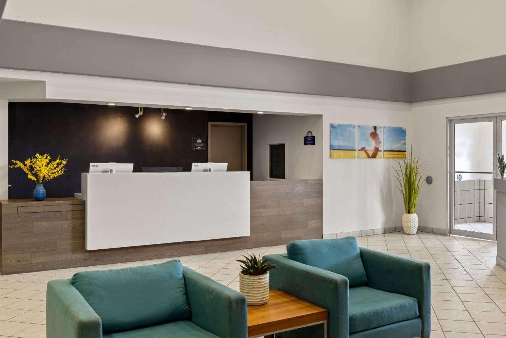 Posezení v ubytování Days Inn by Wyndham Steinbach