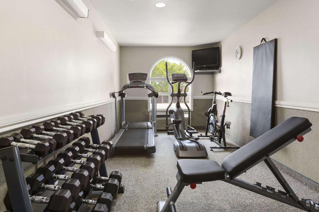 Fitness centrum a/nebo fitness zařízení v ubytování Days Inn by Wyndham Steinbach