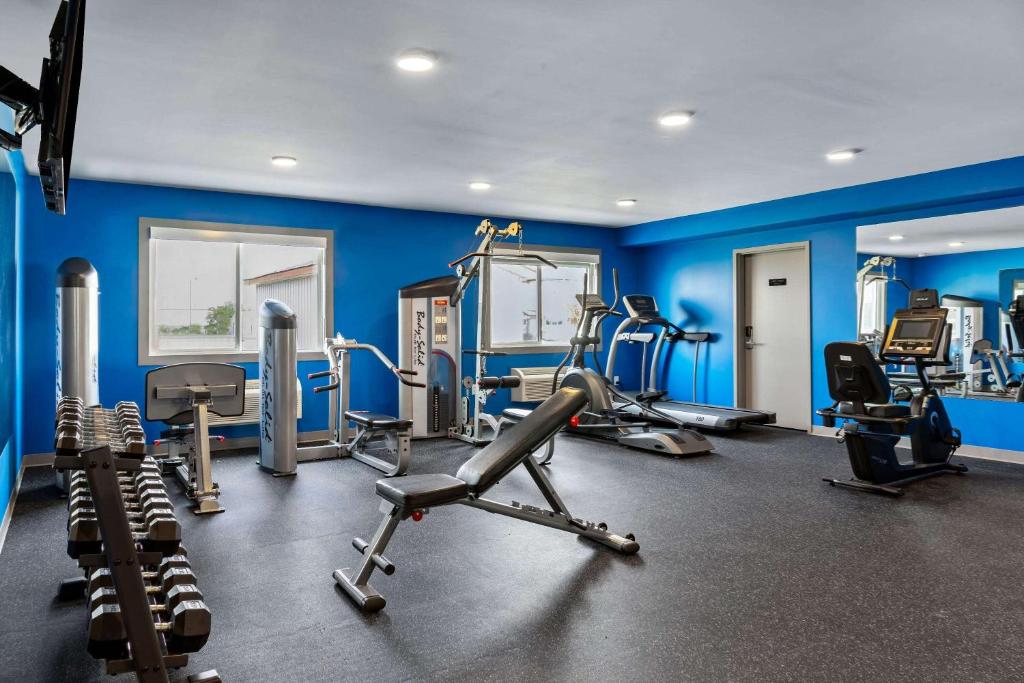 Fitness centrum a/nebo fitness zařízení v ubytování Days Inn by Wyndham Steinbach