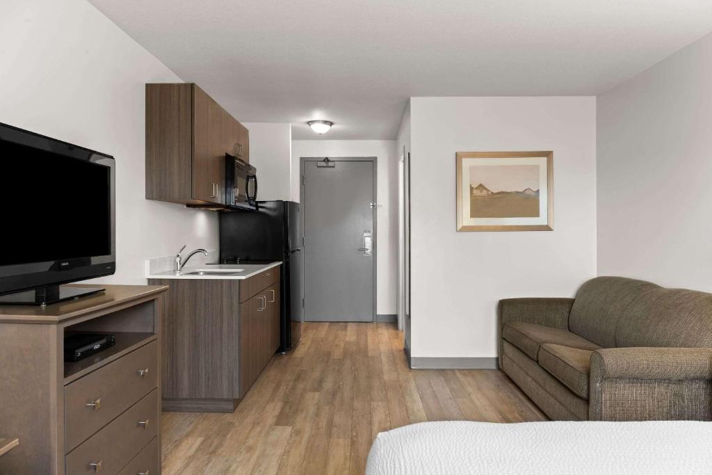 Kuchyň nebo kuchyňský kout v ubytování Days Inn by Wyndham Steinbach