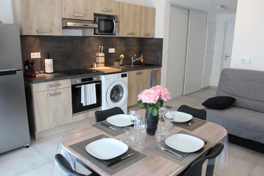 Kuchyň nebo kuchyňský kout v ubytování Appartement T2 cosy - Embrun