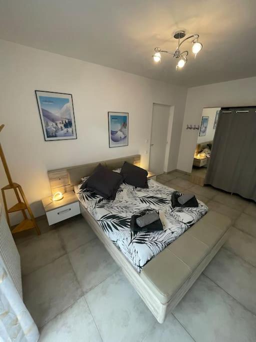 Postel nebo postele na pokoji v ubytování Appartement T2 cosy - Embrun