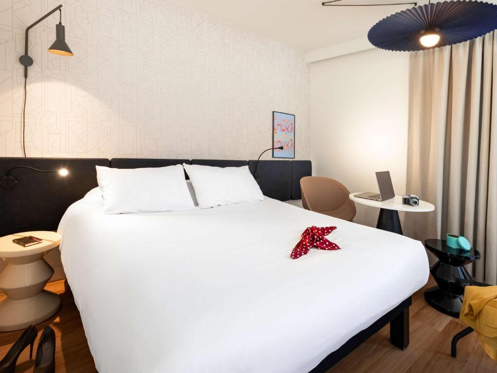 Postel nebo postele na pokoji v ubytování ibis Montélimar Nord