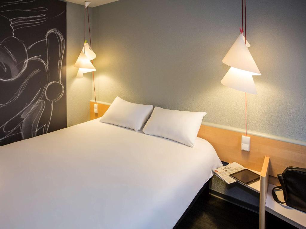 Postel nebo postele na pokoji v ubytování ibis Montélimar Nord