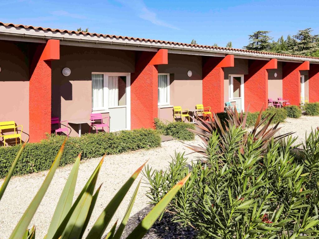 Zahrada ubytování ibis Montélimar Nord