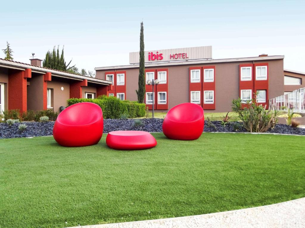 Zahrada ubytování ibis Montélimar Nord