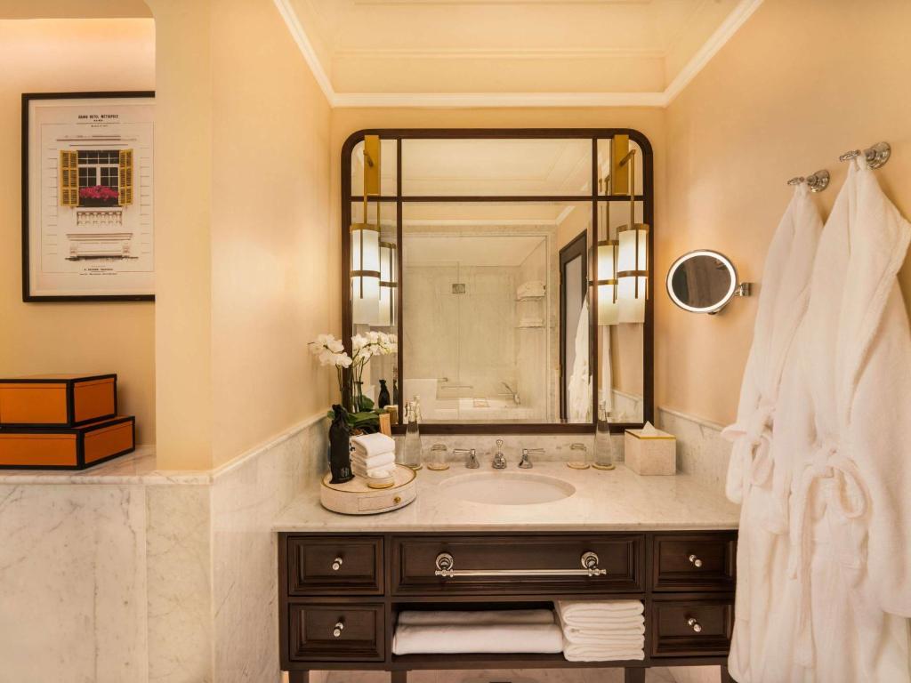 Koupelna v ubytování Sofitel Legend Metropole Hanoi