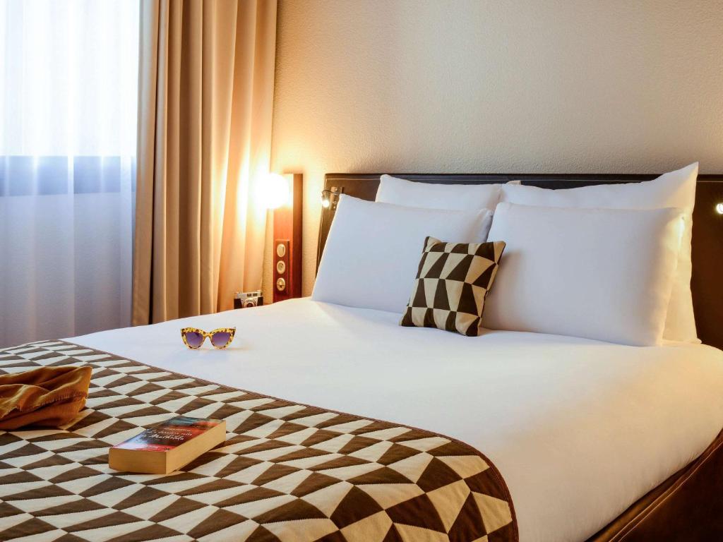 Postel nebo postele na pokoji v ubytování Hôtel Mercure Lyon Centre Lumière