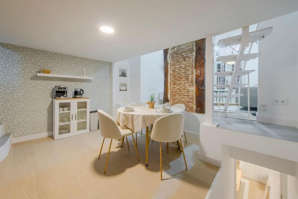 Luxury Apartment in the Center - Two-Bedroom Apartment