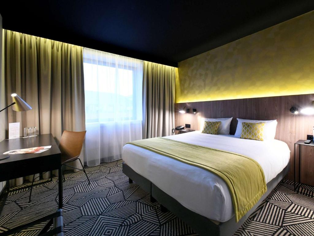 Postel nebo postele na pokoji v ubytování Mercure Arras Centre Gare