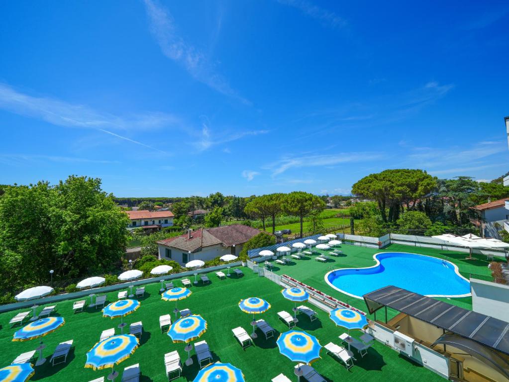 Bazén v ubytování Hotel Club Clorinda nuova gestione 2024 nebo v jeho okolí