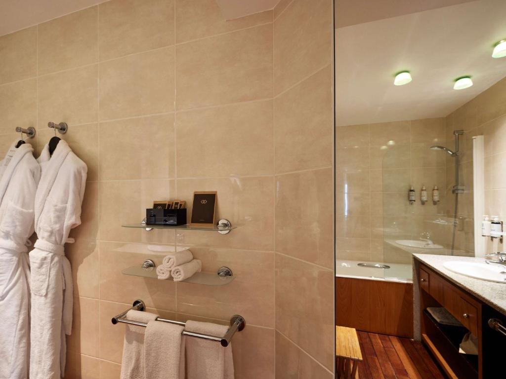 Koupelna v ubytování Sofitel Biarritz Le Miramar Thalassa