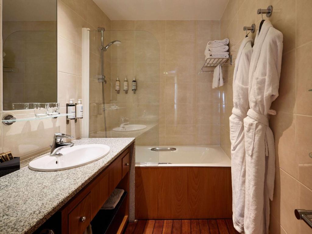 Koupelna v ubytování Sofitel Biarritz Le Miramar Thalassa