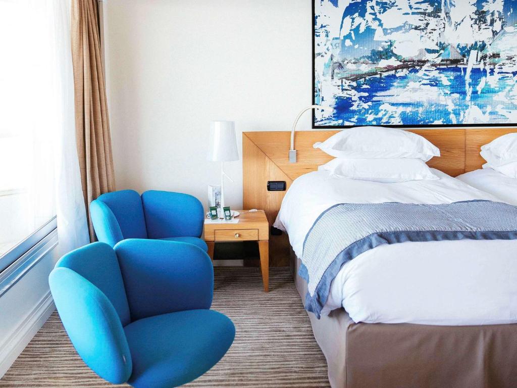 Postel nebo postele na pokoji v ubytování Sofitel Biarritz Le Miramar Thalassa