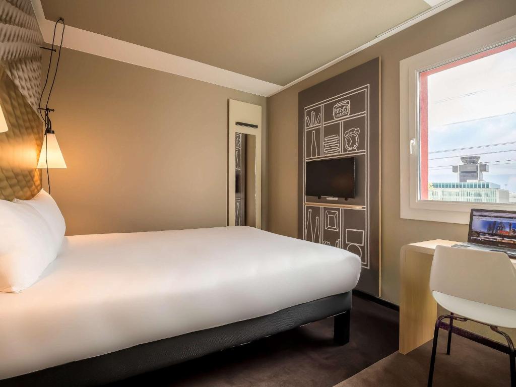 Postel nebo postele na pokoji v ubytování ibis Genève Aéroport