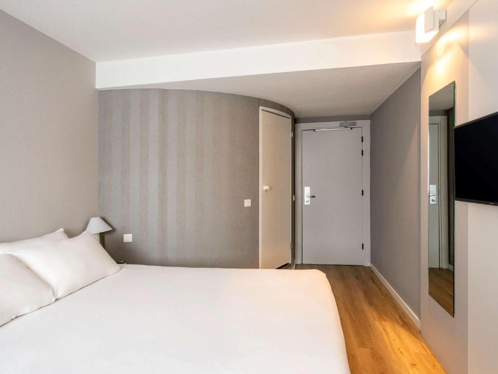 Postel nebo postele na pokoji v ubytování Ibis Valencia Alfafar