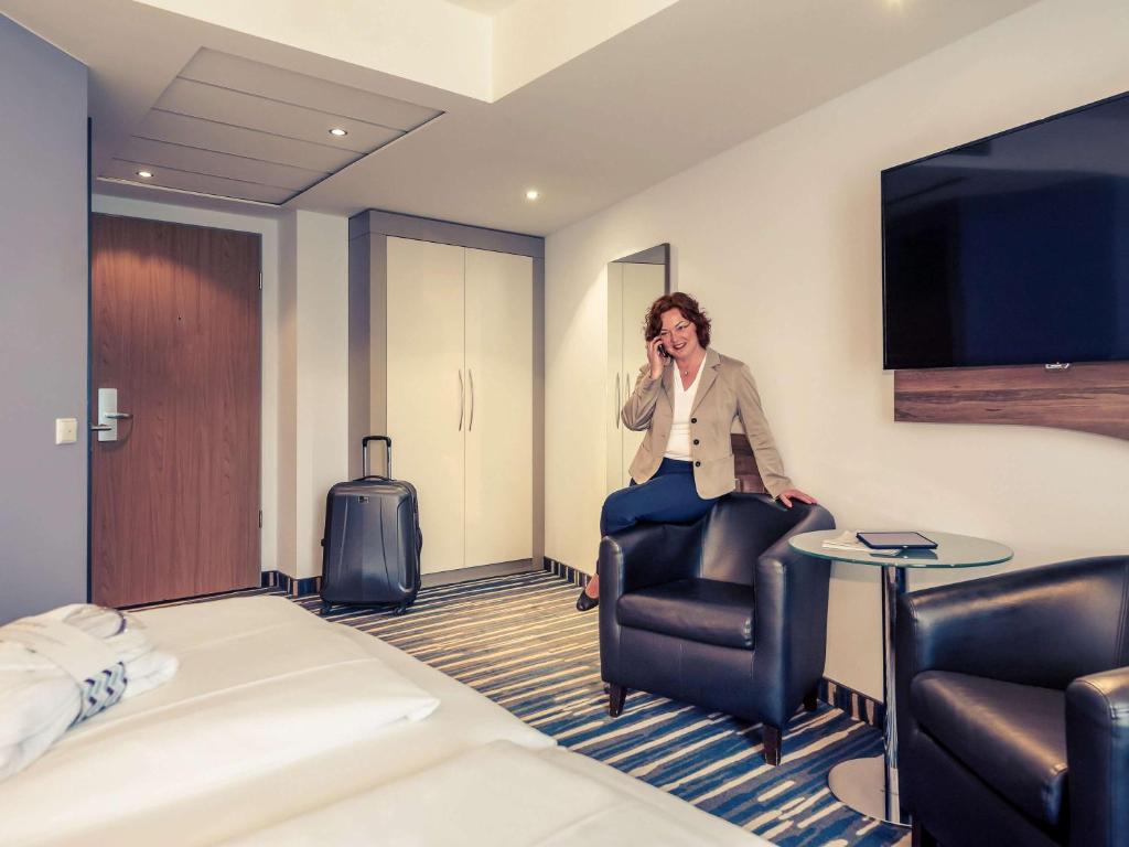 TV a/nebo společenská místnost v ubytování Mercure Hotel Hamburg Mitte