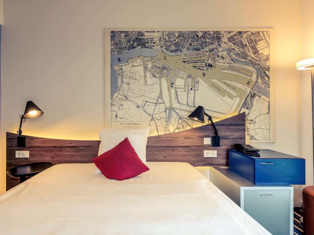 Postel nebo postele na pokoji v ubytování Mercure Hotel Hamburg Mitte