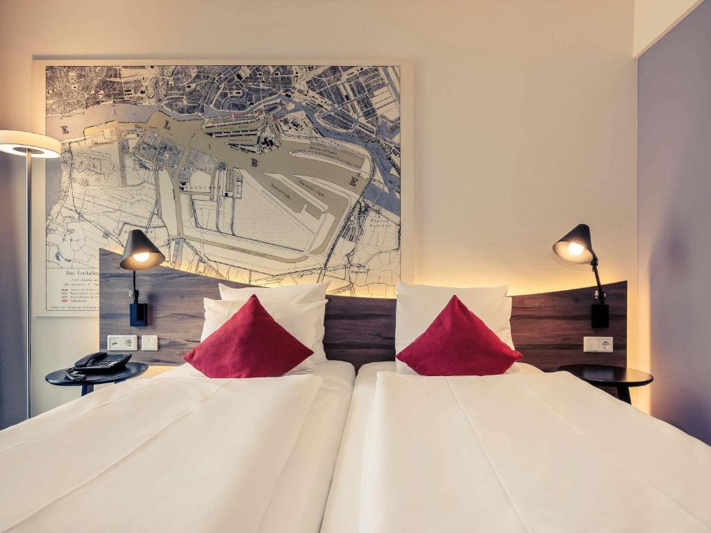 Postel nebo postele na pokoji v ubytování Mercure Hotel Hamburg Mitte