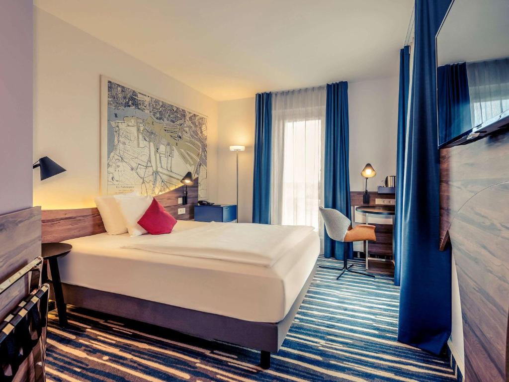 Postel nebo postele na pokoji v ubytování Mercure Hotel Hamburg Mitte