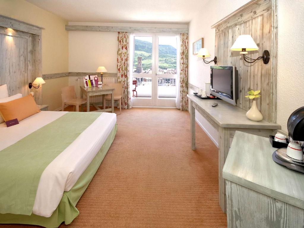 Postel nebo postele na pokoji v ubytování Mercure Millau