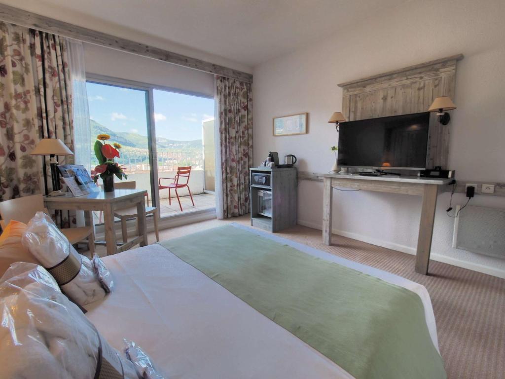 Postel nebo postele na pokoji v ubytování Mercure Millau