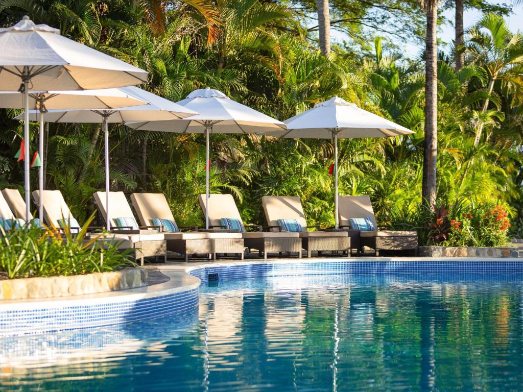 Bazén v ubytování Sofitel Fiji Resort & Spa nebo v jeho okolí