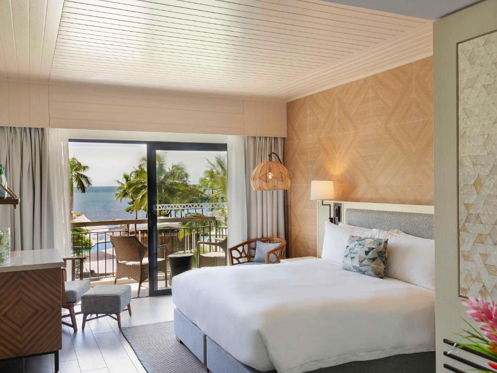 Postel nebo postele na pokoji v ubytování Sofitel Fiji Resort & Spa