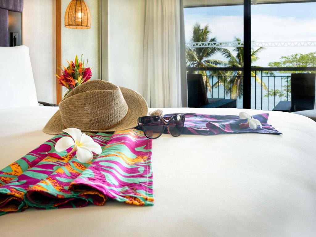 Postel nebo postele na pokoji v ubytování Sofitel Fiji Resort & Spa
