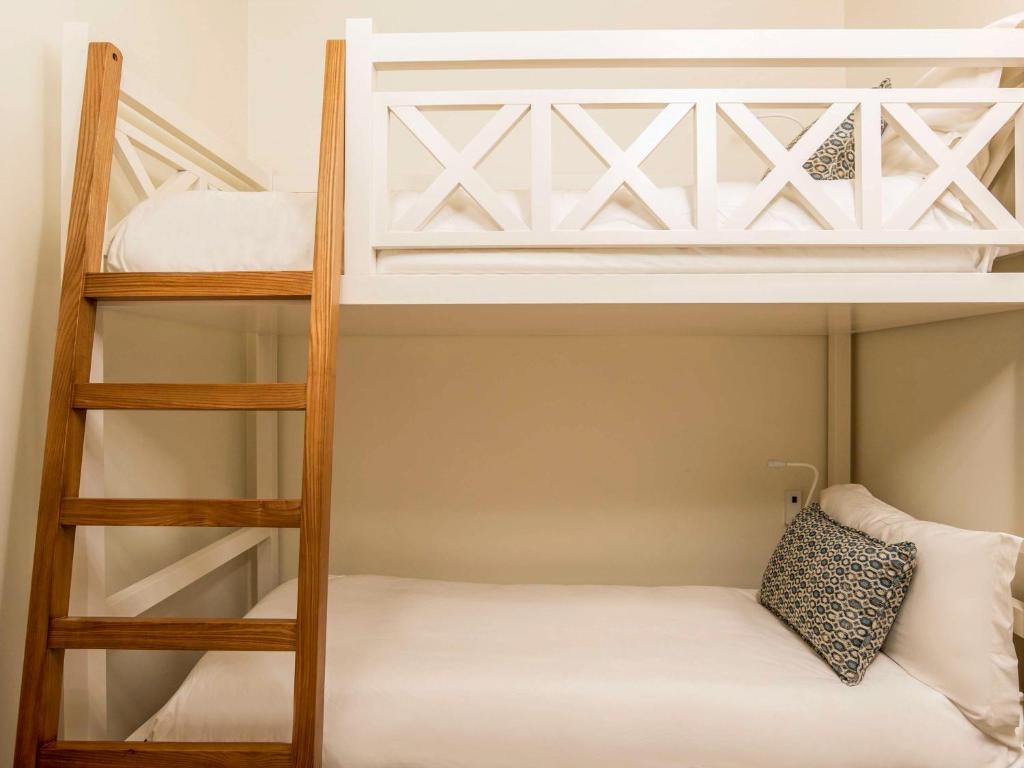 Postel nebo postele na pokoji v ubytování Sofitel Fiji Resort & Spa