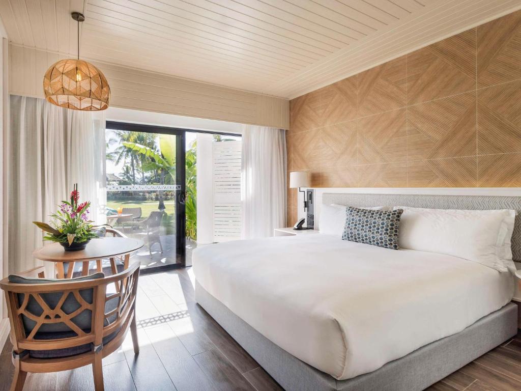 Postel nebo postele na pokoji v ubytování Sofitel Fiji Resort & Spa